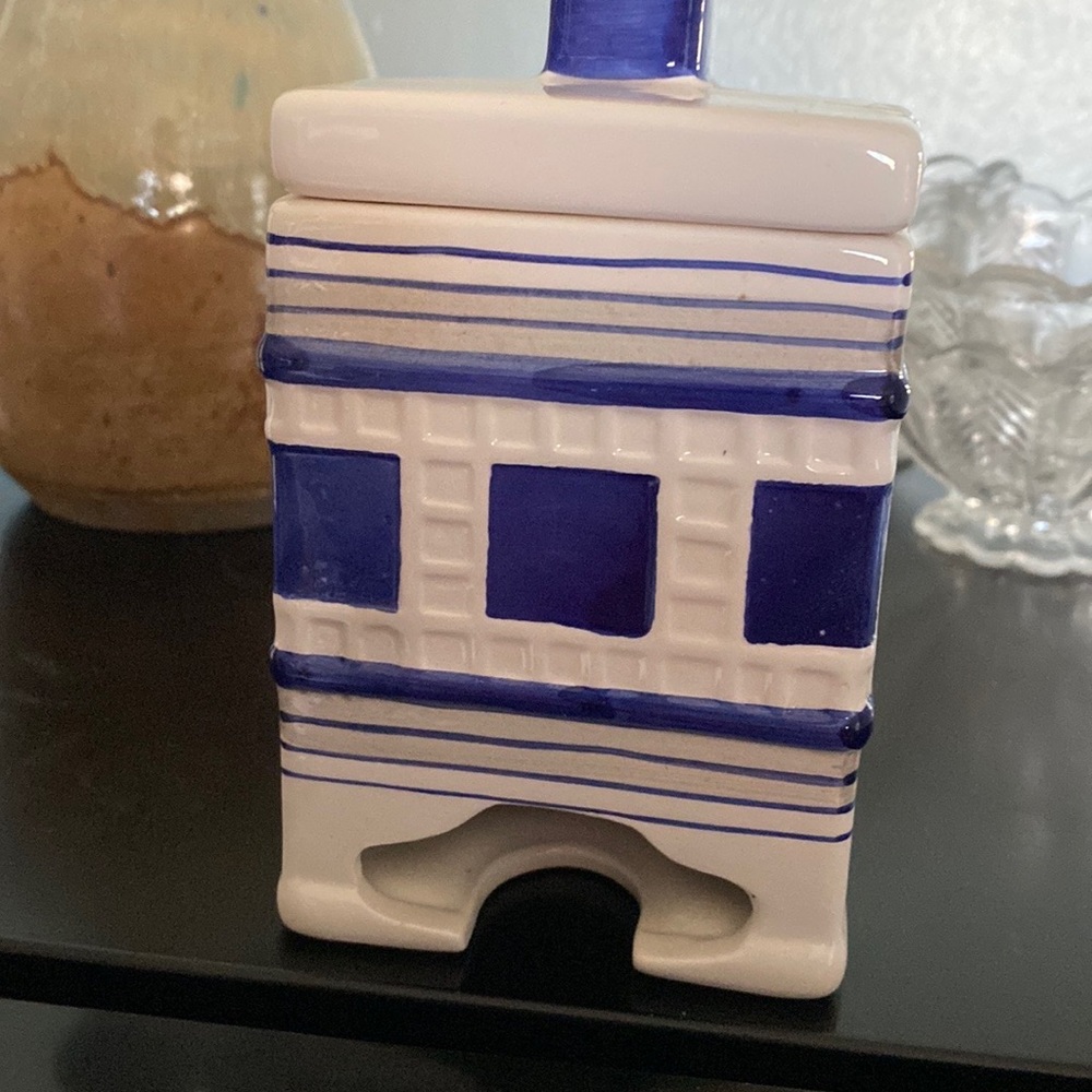 Blue and White Ceramic Tea Bag Canister - Picture 3 of 5